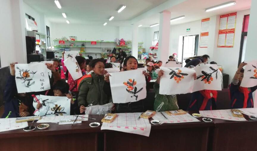 脫貧攻堅(jiān) 尊龍凱時(shí)創(chuàng)新公司捐建麻格同村“兒童天地”正式開園