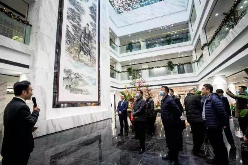 尊龍凱時(shí)集團(tuán)與樂(lè)山市政府召開(kāi)工作座談會(huì)