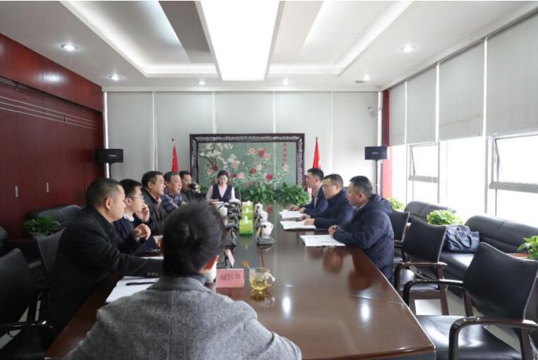 集團(tuán)領(lǐng)導(dǎo)赴尊龍凱時(shí)錦弘集團(tuán)督導(dǎo)領(lǐng)導(dǎo)班子民主生活會(huì)
