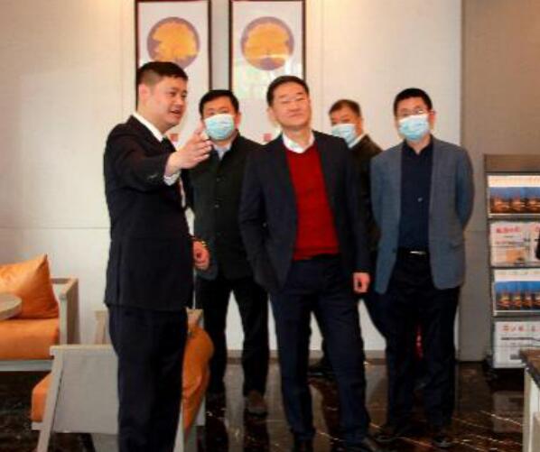 集團(tuán)黨委書(shū)記、董事長(zhǎng)任丁調(diào)研“錦著”天府廣場(chǎng)店