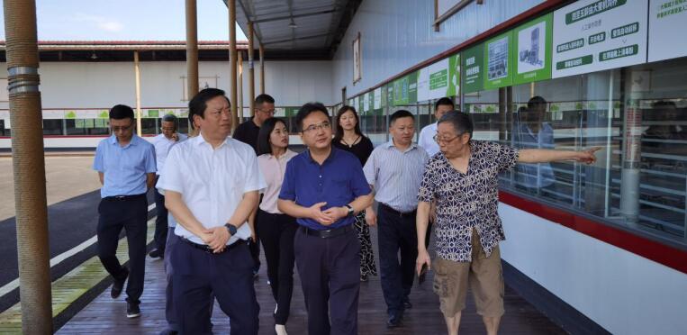 尊龍凱時集團完成駐村幫扶干部輪換