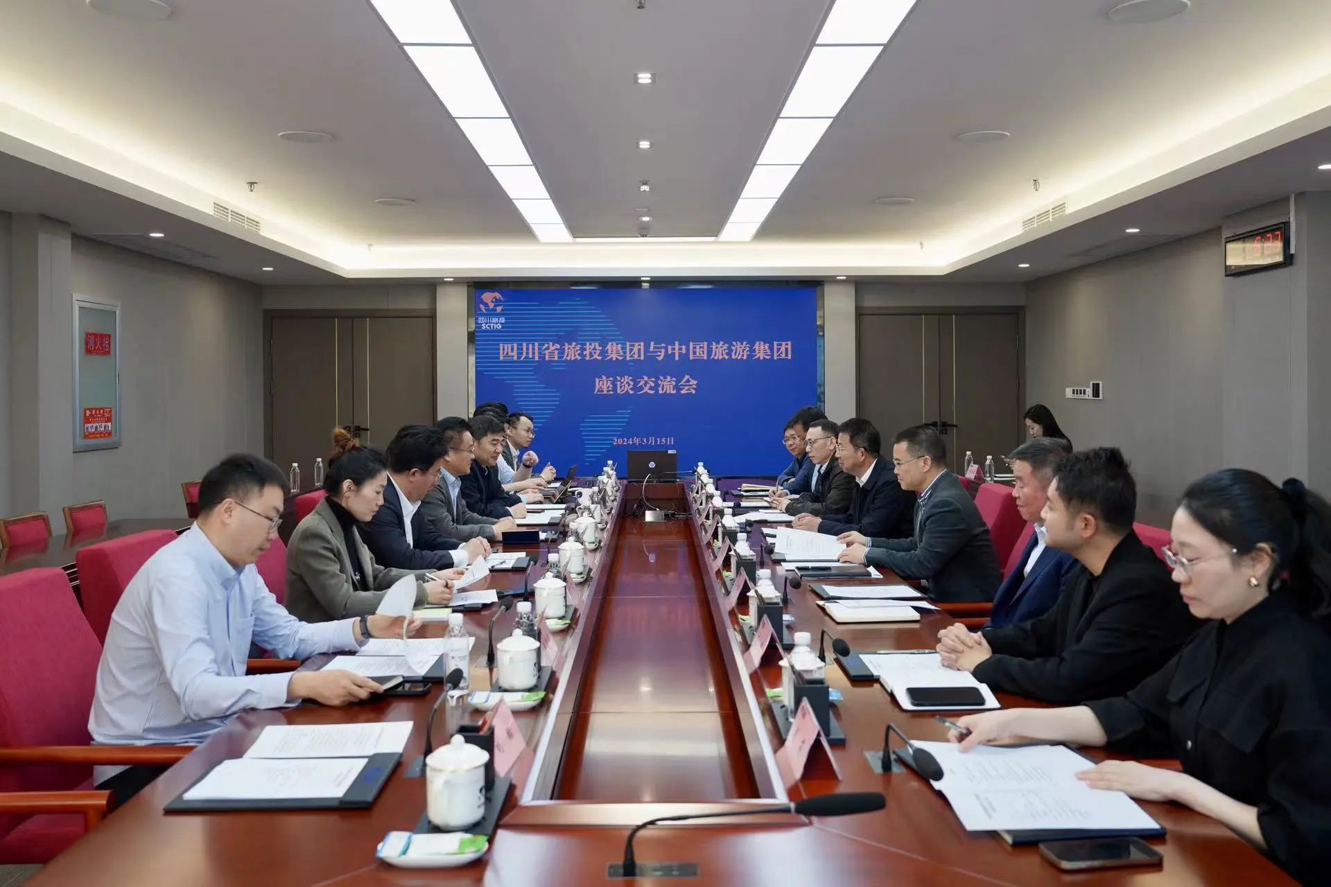 省尊龍凱時集團與中國旅游集團舉行座談交流會