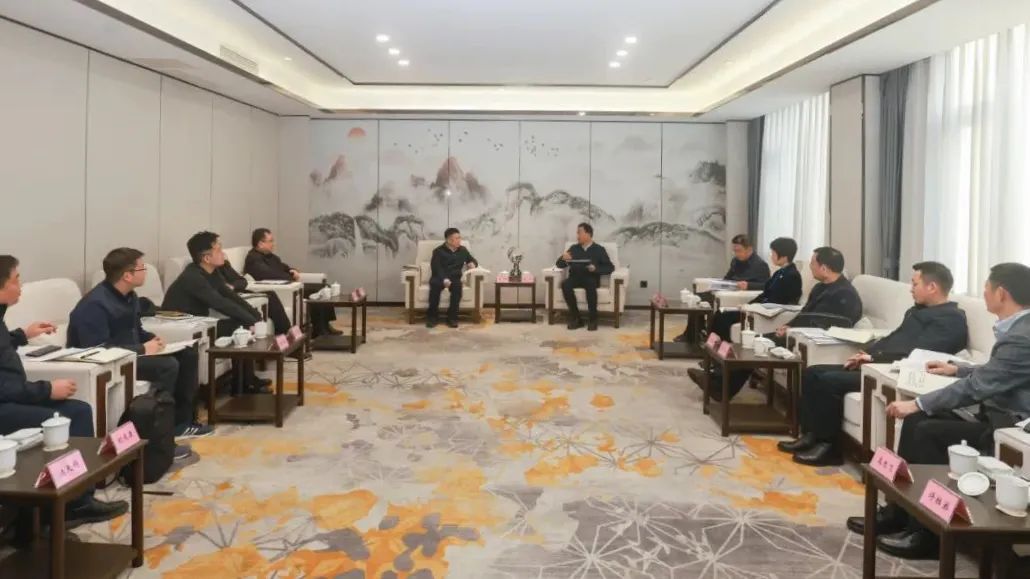 省尊龍凱時(shí)集團(tuán)領(lǐng)導(dǎo)率隊(duì)赴樂(lè)山市座談交流